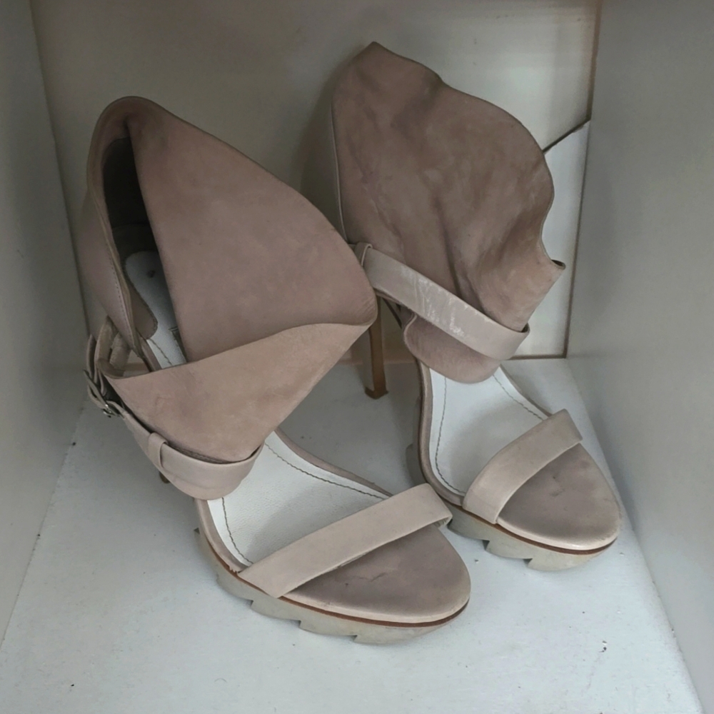 Camilla Skovgaard size 39.5 taupe sandals